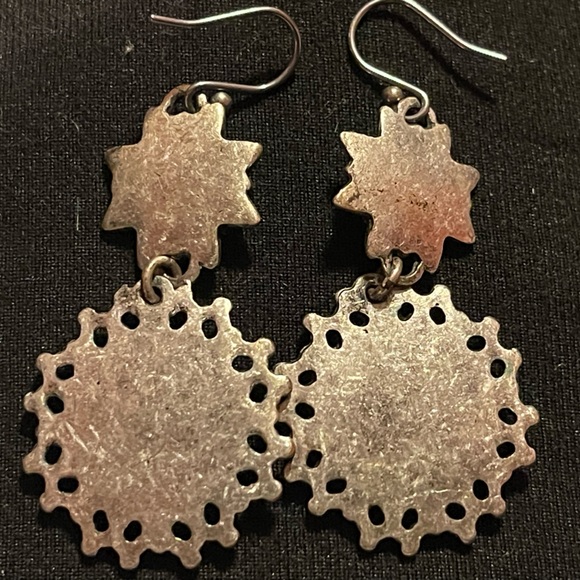 Beautiful Flower Earrings - Picture 2 of 3